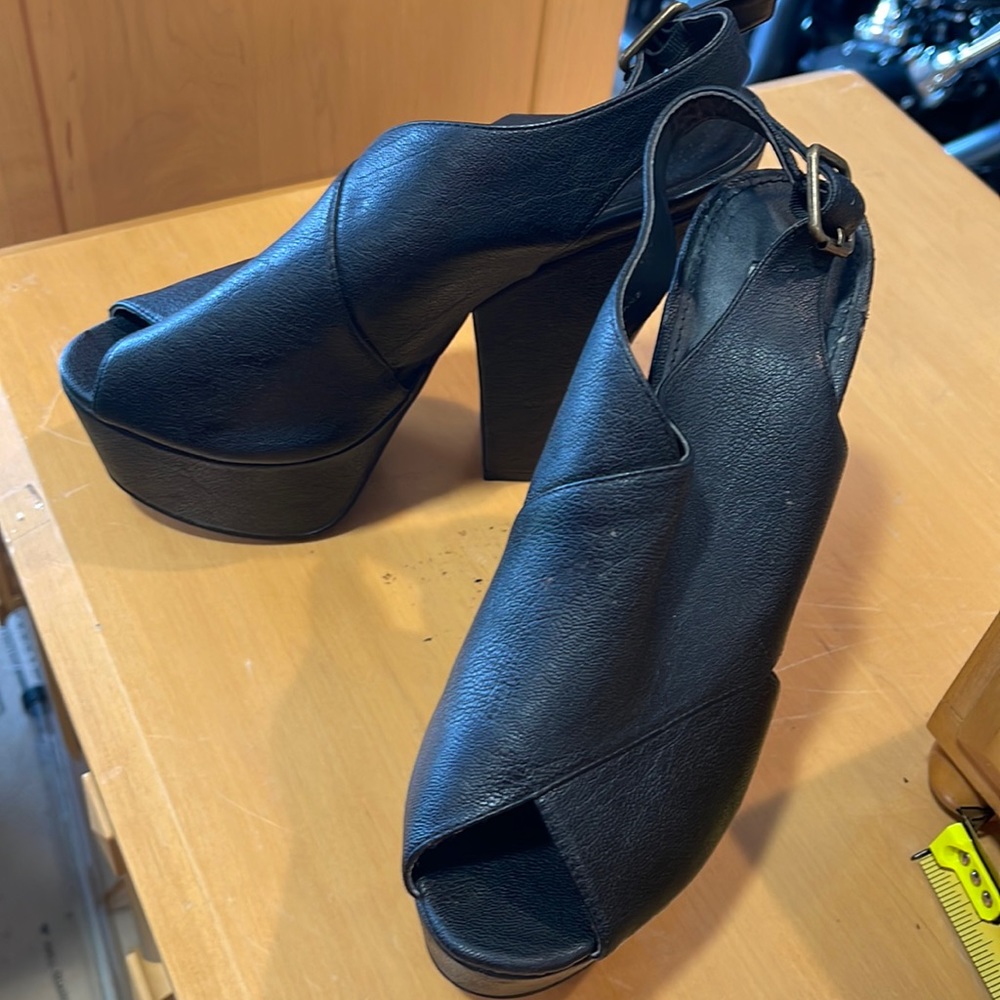 Steve Madden black platform heels